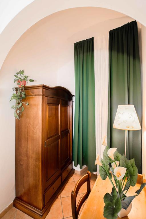 Quattro Cantoni R-Home روما الغرفة الصورة
